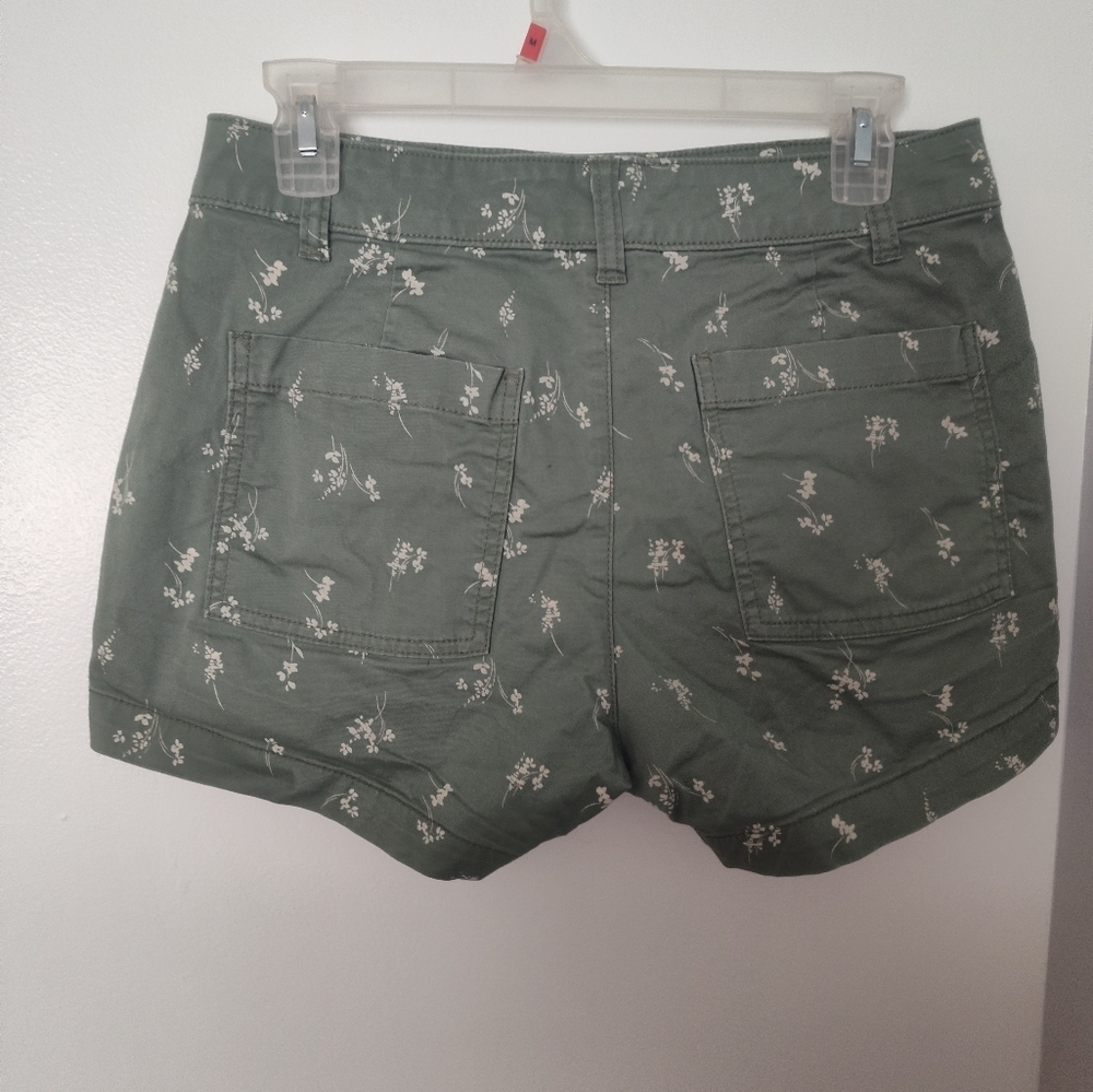 Gap khaki green shorts size 2 #182 - Picture 3 of 3